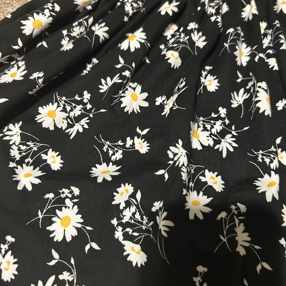 NWT Urban Outfiters black daisy strapless romper - Picture 3 of 5